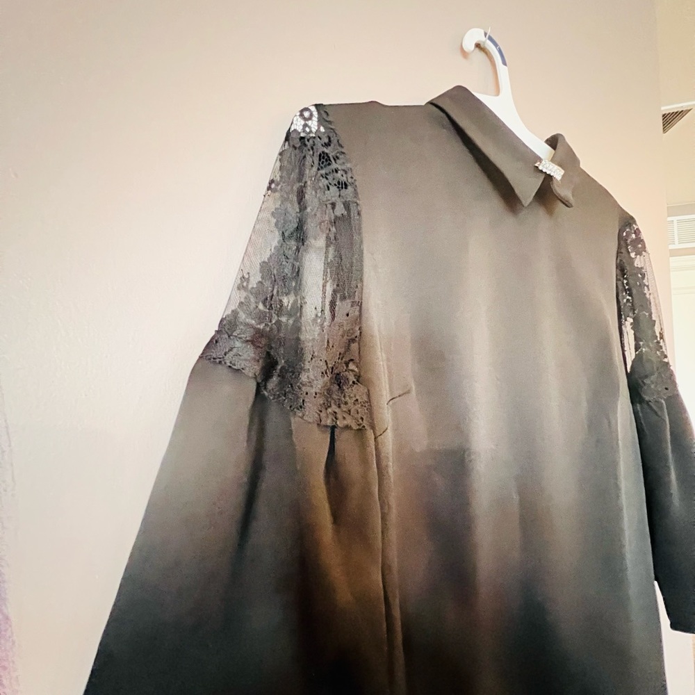Women loose fit black dress with lace sleeves  never worn without tag, size L.
